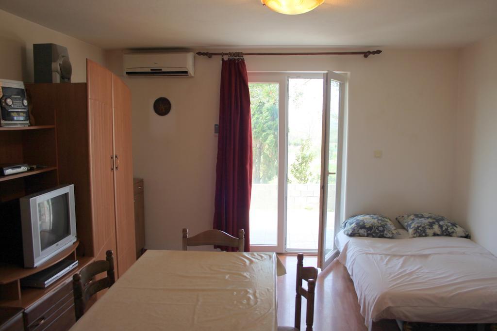 Apartments Zoran Povljana Chambre photo