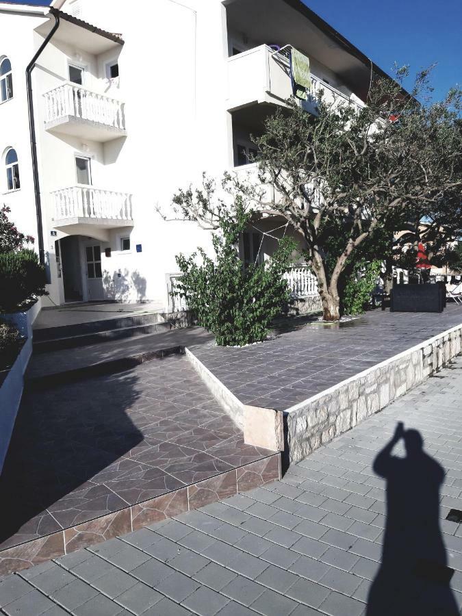 Apartments Zoran Povljana Extérieur photo